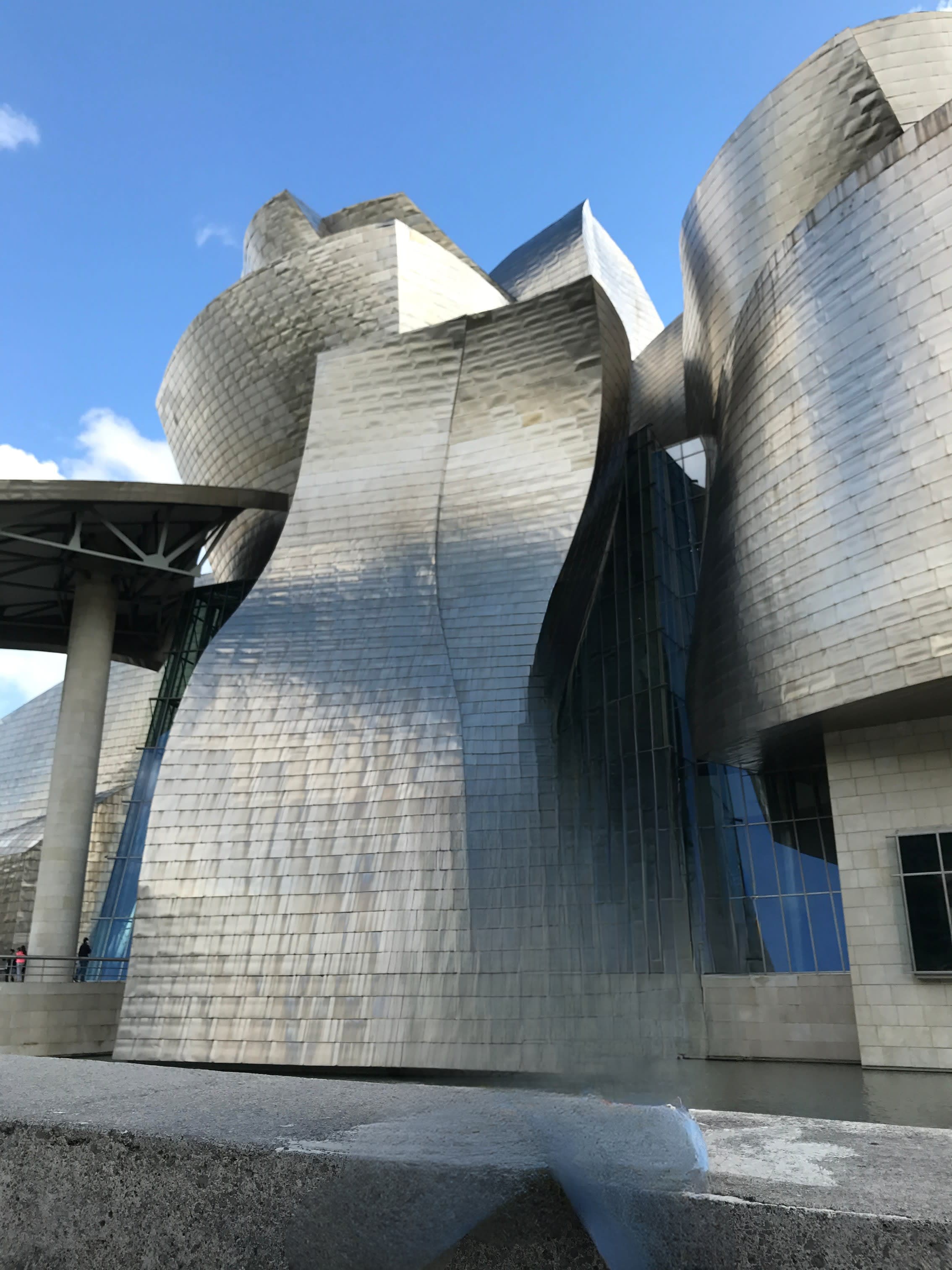 Guggenheim Bilbao: alles wat je moet weten (en waarom het toch anders is dan je denkt)